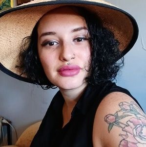 Meet your Posher, Gineska